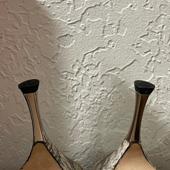 Vaneli Snakeskin Heels w/ Silver Metal Heel Sz. 9.5 - Picture 7 of 8